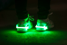 LED klipy na topánky čierne so zeleným svetlom LED klipy na topánky čierne so zeleným svetlom